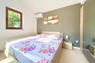 Thumbnail von Mediterranes Steinhaus mit Swimmingpool