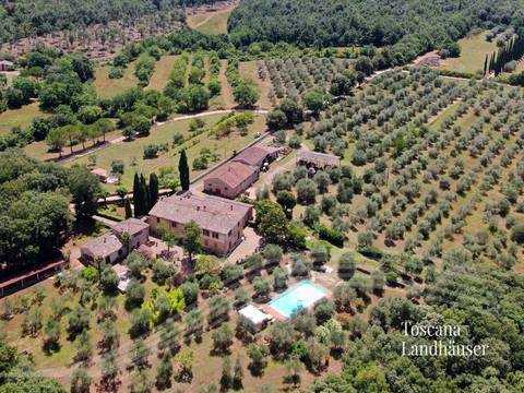 renoviertes Anwesen eingebettet in üppige Natur, nur wenige Kilometer von Siena entfernt