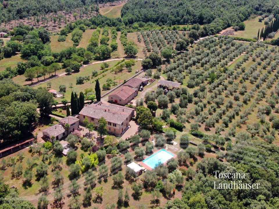 renoviertes Anwesen eingebettet in üppige Natur, nur wenige Kilometer von Siena entfernt