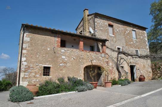 **Provisionsfrei für Käufer**
Idyllisch gelegenes Rustico mit Olivenhain nahe einer Stadt