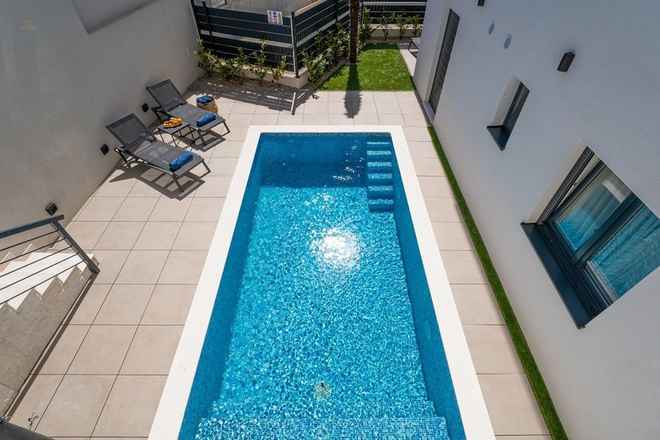 Maisonettewohnung mit Garten, Swimmingpool und Meerblick