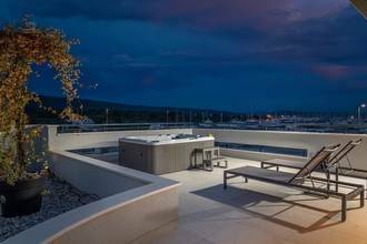 Thumbnail von Moderne Luxusvilla mit Swimmingpool nahe dem Yachthafen