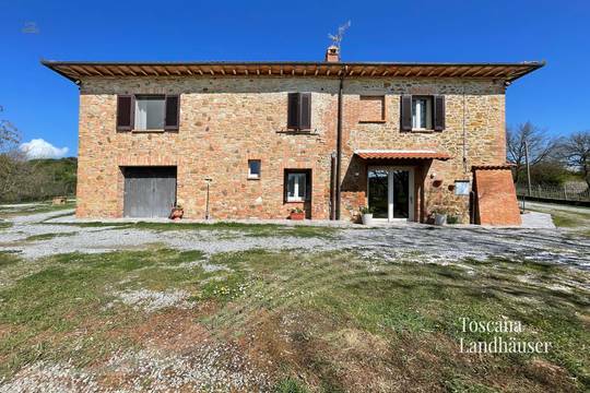 Modern renoviertes Landhaus nur wenige Fußminuten von der nächsten Ortschaft entfernt