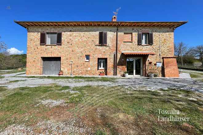 Modern renoviertes Landhaus nur wenige Fußminuten von der nächsten Ortschaft entfernt