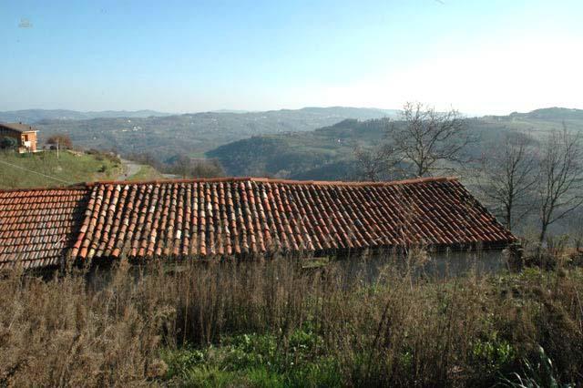 Thumbnail von Natursteingebäude in den sonnigen Hügeln bei Alba.