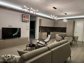 Thumbnail von Moderne Villa mit Pool und Blick auf das Meer