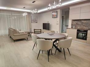 Thumbnail von Moderne Villa mit Pool und Blick auf das Meer