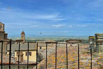 Thumbnail von Wohnung mit Blick auf historische Ortschaft und den Lago Trasimeno