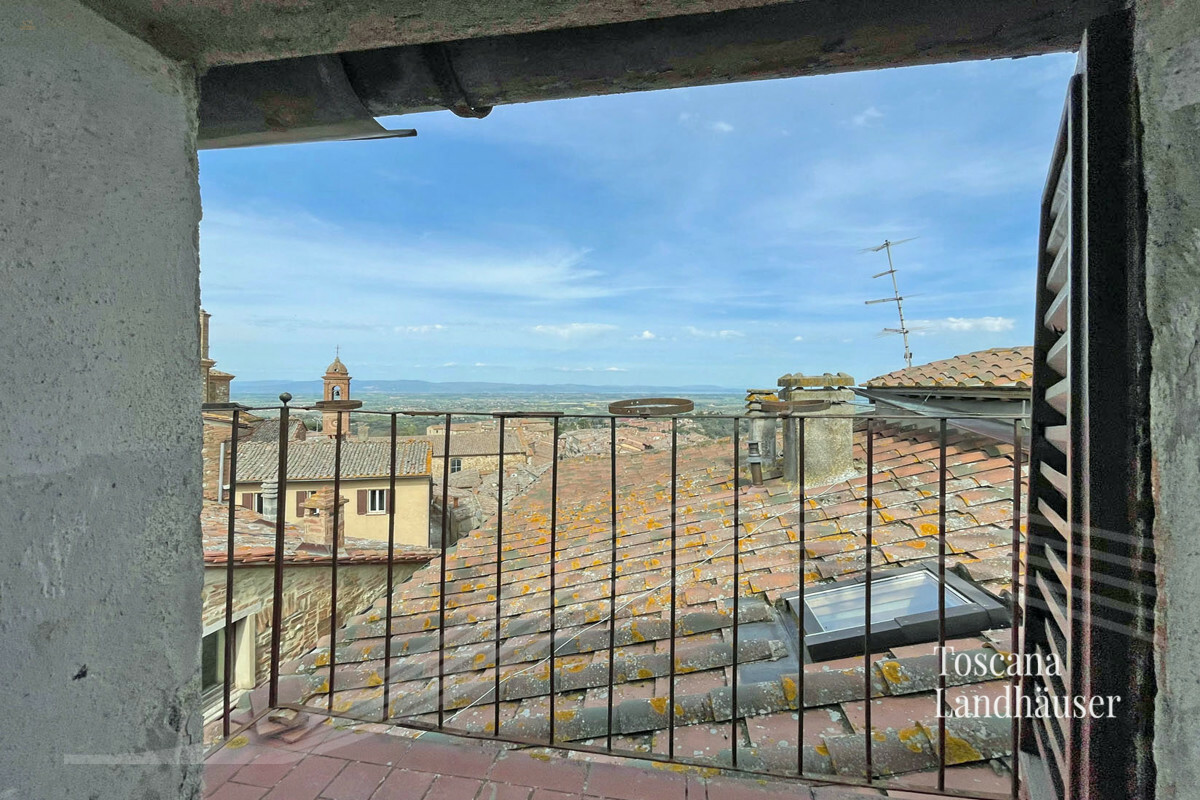 Thumbnail von Wohnung mit Blick auf historische Ortschaft und den Lago Trasimeno