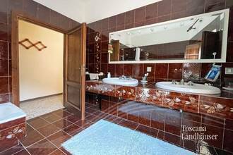 Thumbnail von Wohnung mit Blick auf historische Ortschaft und den Lago Trasimeno