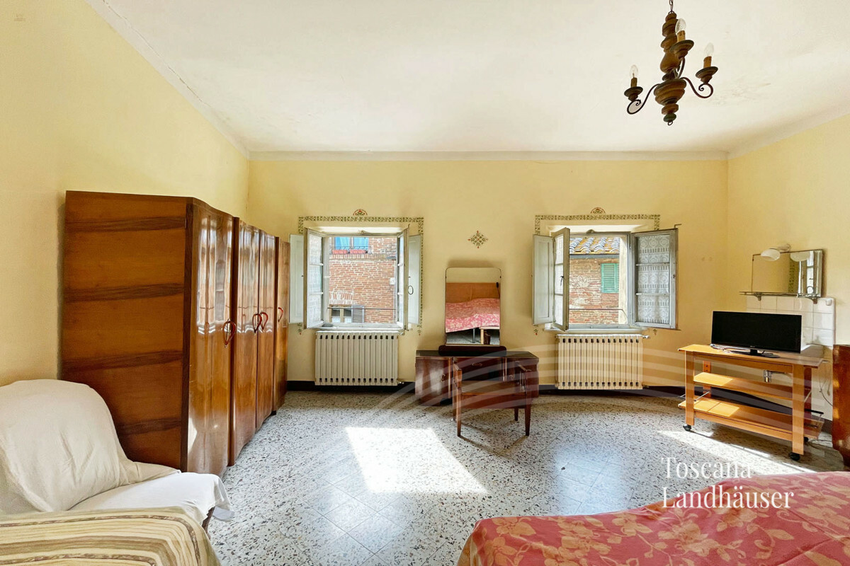 Thumbnail von Wohnung mit Blick auf historische Ortschaft und den Lago Trasimeno