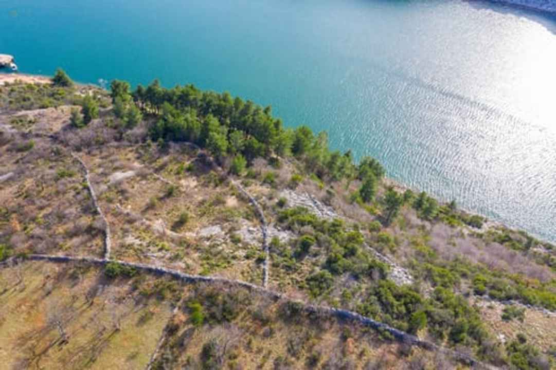 Baugrundstück direkt am Meer