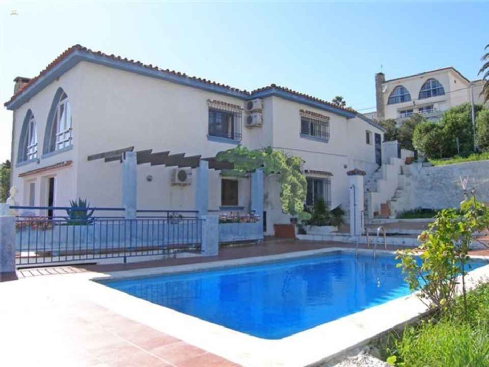 Villa For Sale in Estepona
