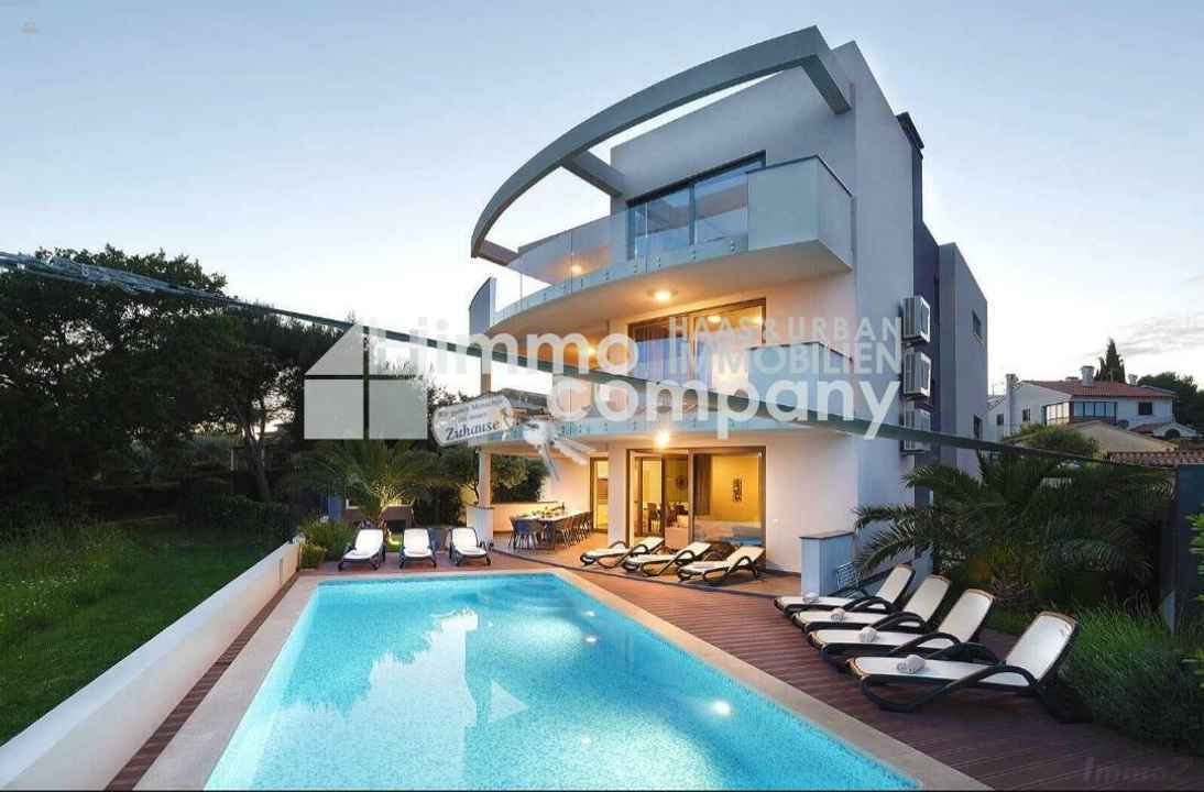 Luxuriöse Villa in TOP LAGE, erste Reihe vom Meer Premantura-Medulin