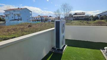 Thumbnail von Moderne Villa mit Swimmingpool und Meerblick