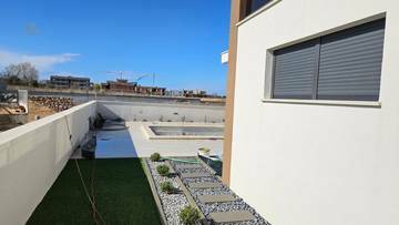 Thumbnail von Moderne Villa mit Swimmingpool und Meerblick