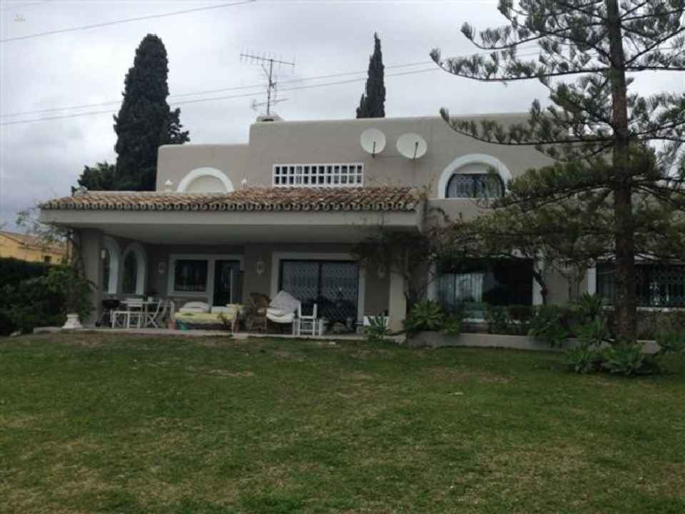 villa for sale in - Estepona
