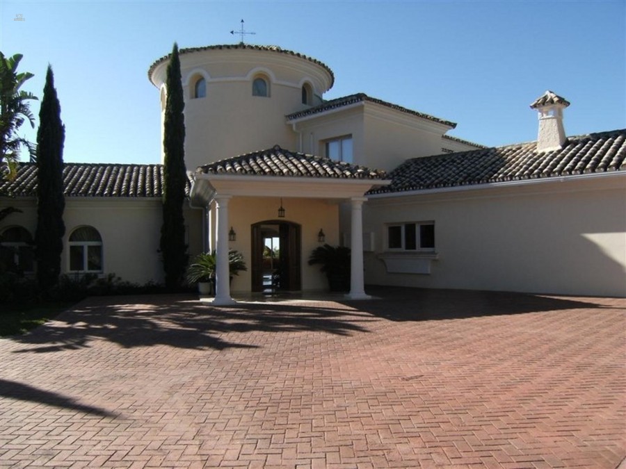 Luxus-Villa in Sierra Blanca R2279051