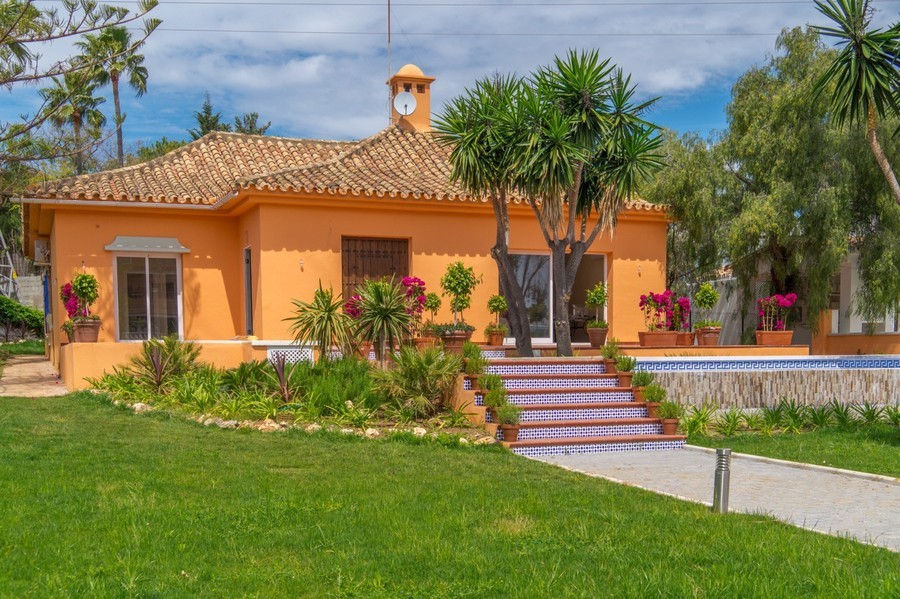 villa for sale in - Nueva Andalucia 