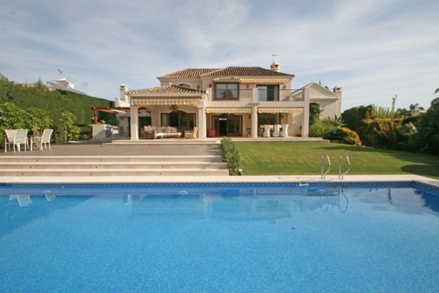 villa for sale in - Nueva Andalucia