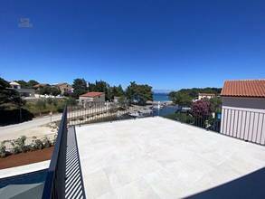 Thumbnail von Villa moderna con piscina cerca del mar