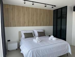 Thumbnail von Moderne Villa mit Swimmingpool und Panorama-Meerblick