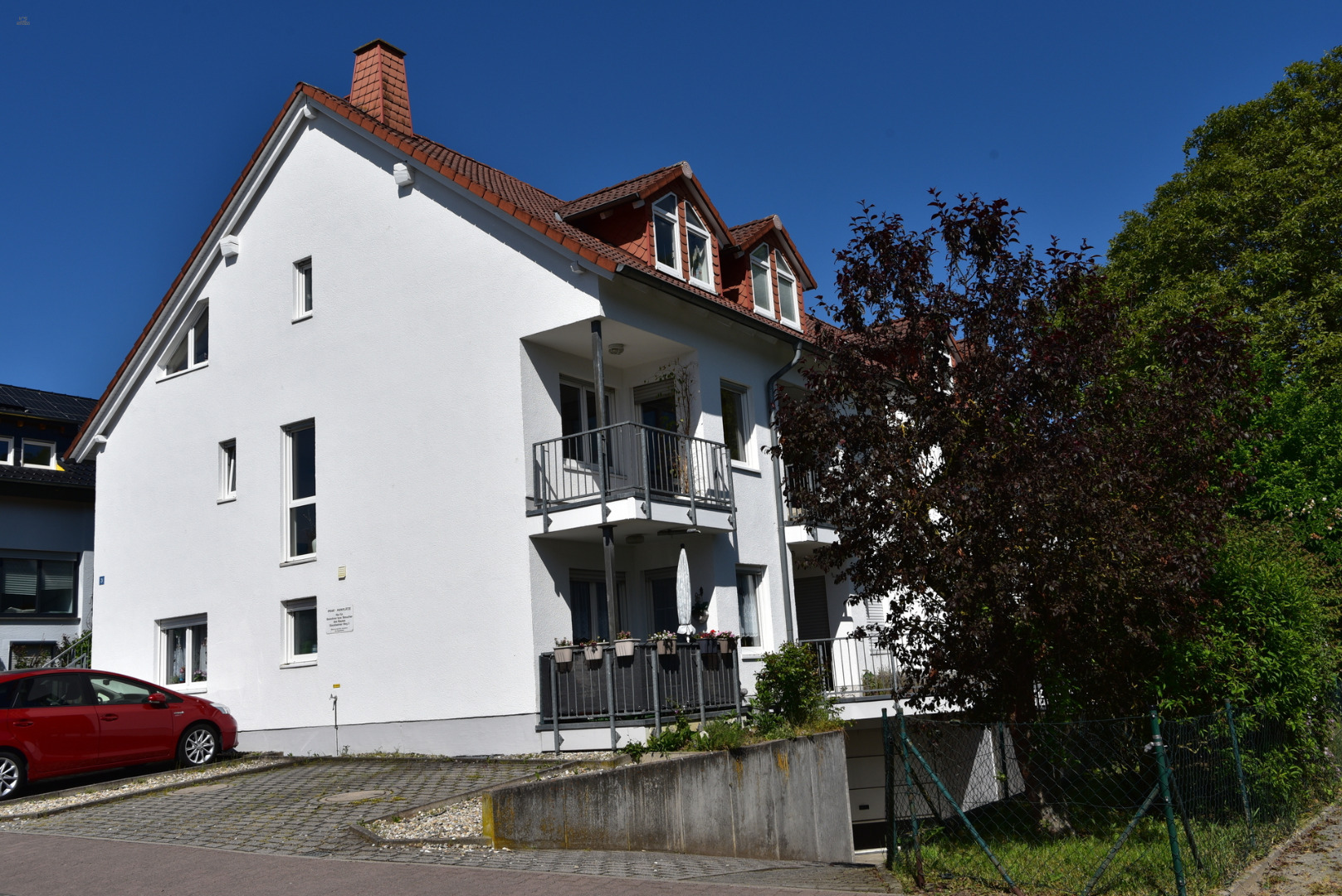 KÄUFERPROVISIONSFREI! Süße 2ZKB mit eigenem Eingang, Terrasse und TG-Stellplatz. Tolle Lage!