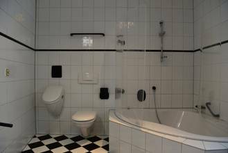 Thumbnail von Konvolut: 2 große Wohnungen zur Eigennutzung/Vermietung in ruhiger Wohnlage.