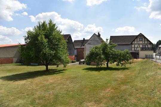 Für Pferdefreunde und Ruhesuchende: EFH mit großem Grundstück und Nebengebäuden. Zusätzl. Bauplatz! 