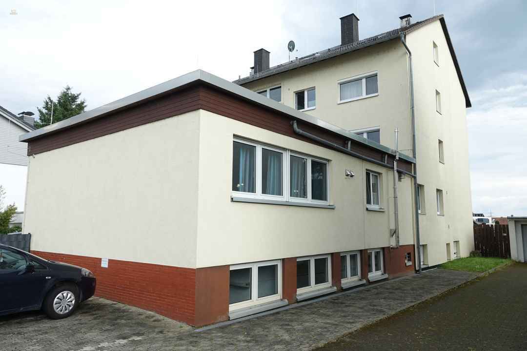 KEINE KÄUFERPROVISION! 2-ZKB mit eigenem Hauseingang & 2 Stellplätzen 