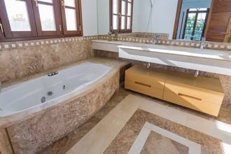 Thumbnail von villa for sale in - The Golden Mile