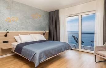 Thumbnail von カールオバグ地域の海辺に位置する、特別な場所にあるプール付きのヴィラ