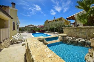 Thumbnail von Villa mit Swimmingpool in ruhiger Lage