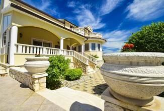 Thumbnail von Villa mit Swimmingpool in ruhiger Lage