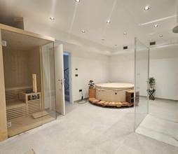 Thumbnail von Moderne Luxusvilla mit Swimmingpool und Blick bis zum Meer