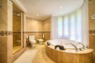 Thumbnail von Villa--Detached for sale in - Los Almendros