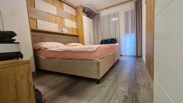 Thumbnail von Modernes Haus mit Swimmingpool und Meerblick