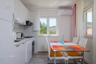 Thumbnail von Mehrfamilienhaus mit Panorama Meerblick, Region Vinišće