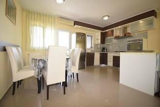 Thumbnail von Appartementhaus mit vier Wohnungen