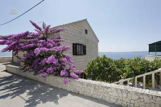 Thumbnail von Schickes Steinhaus mit Pool und Meerblick in Selca