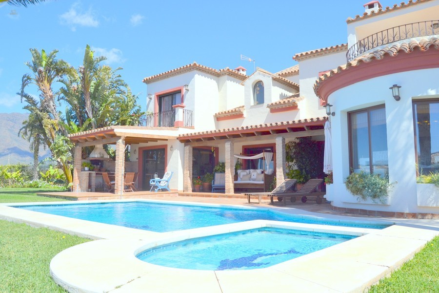 villa for sale in - Estepona