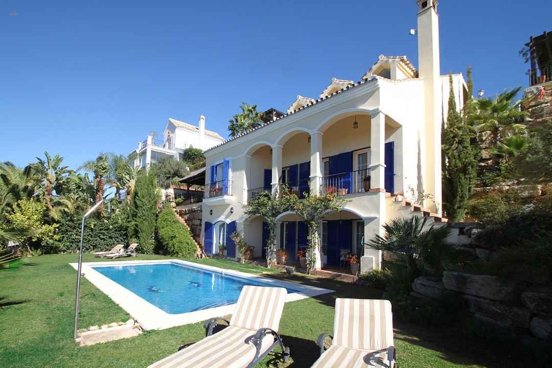 	 villa for sale in - Istan 