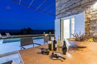 Thumbnail von Mediterranes Steinhaus mit Pool in Istrien