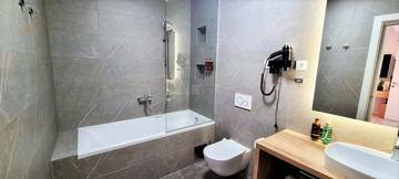 Thumbnail von 3つのモダンなヴィラとパノラマの海の景色