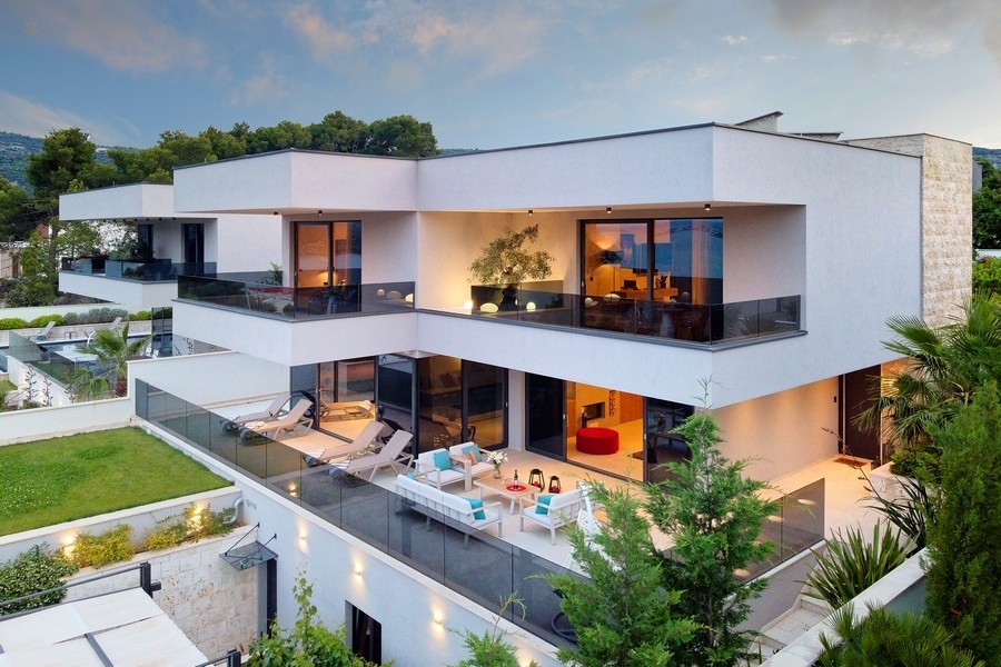 Drei exklusive Villen mit traumhaften Meerblick in Marina, Region Trogir