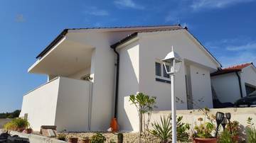 Thumbnail von Einfamilienhaus mit Garage