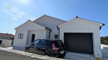 Thumbnail von Einfamilienhaus mit Garage