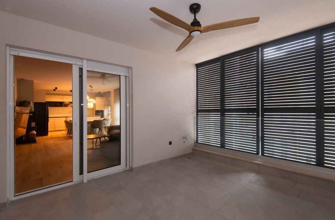 Modernes Appartement mit Dachterrasse, Region Split / Podstrana