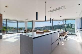 Thumbnail von Villa de lujo moderna con piscina y vista al mar