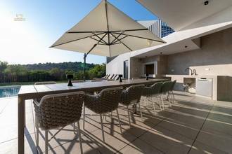 Thumbnail von Villa de lujo moderna con piscina y vista al mar